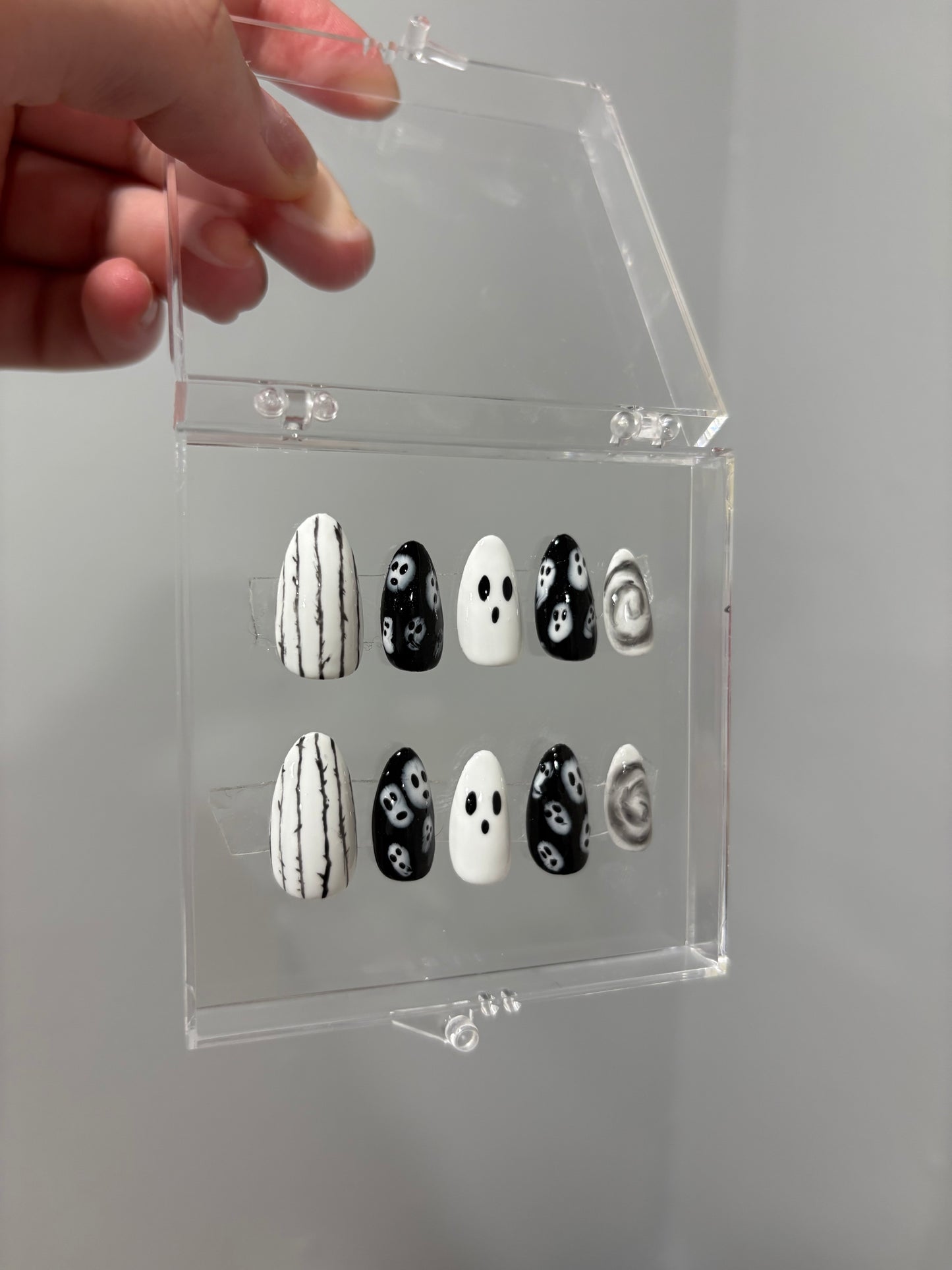 Ghost Press On Nails: 3D Gel Almond, Spooky Halloween Nail Art