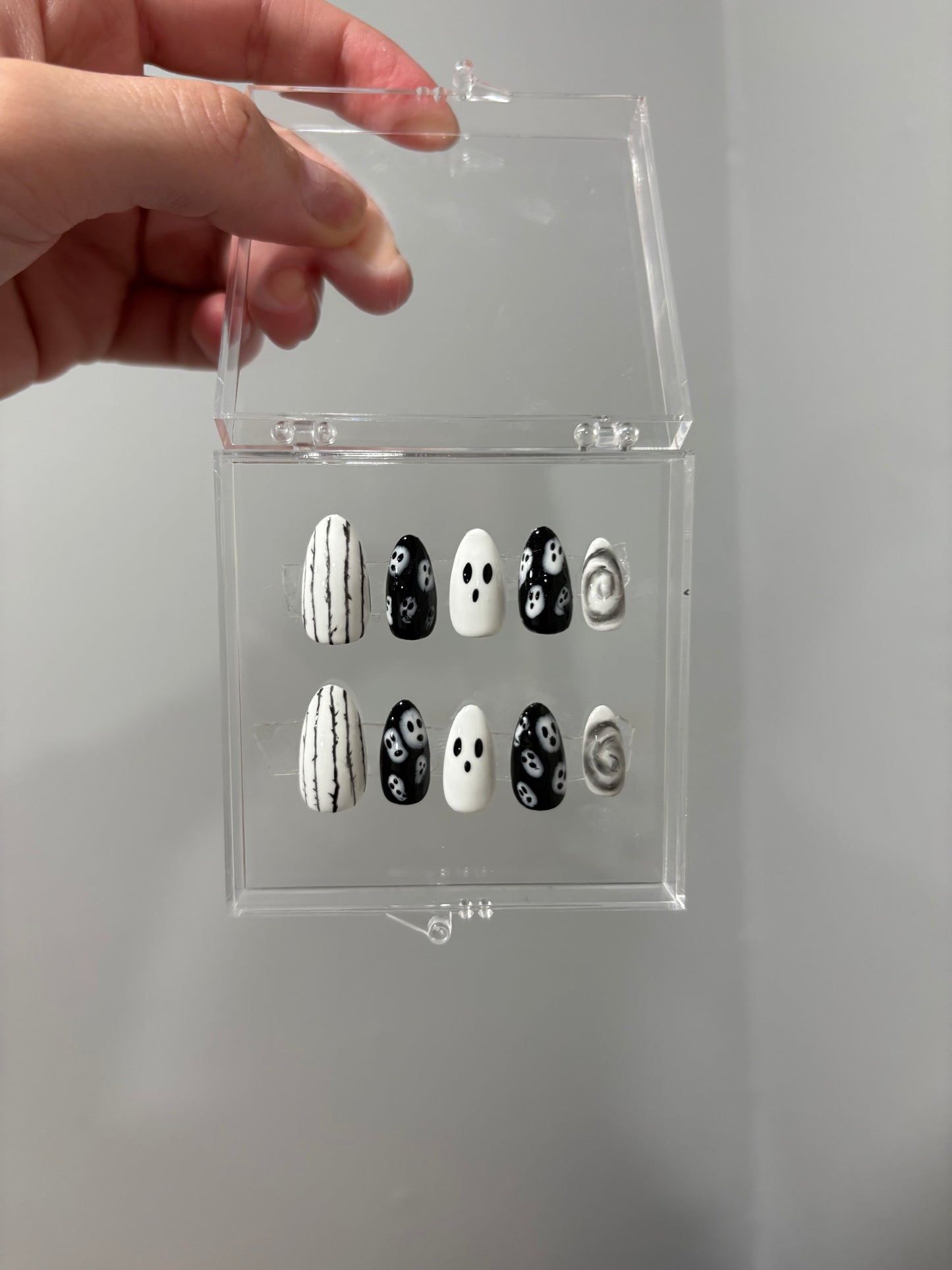 Ghost Press On Nails: 3D Gel Almond, Spooky Halloween Nail Art